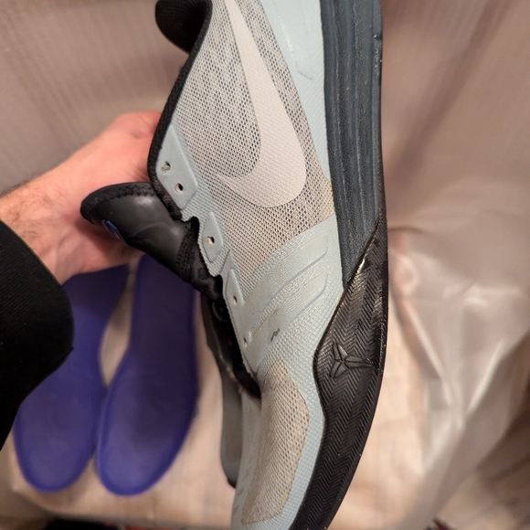 Nike kobe's low top basketball sneakers size 11 grey purple silver casual shoe. - Picture 9 of 13